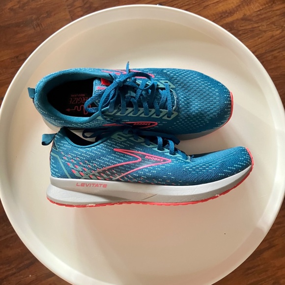 Brooks Levitate Energize Running Shoe sz9  5 EUC - Picture 2 of 6